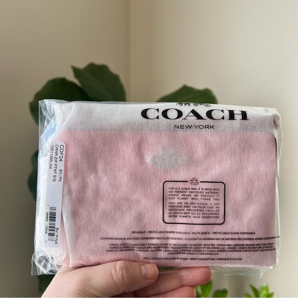 NWT Coach! Corner Zip Wristlet In Signature Leather X
With Heart Charm 🌸 - Picture 6 of 6